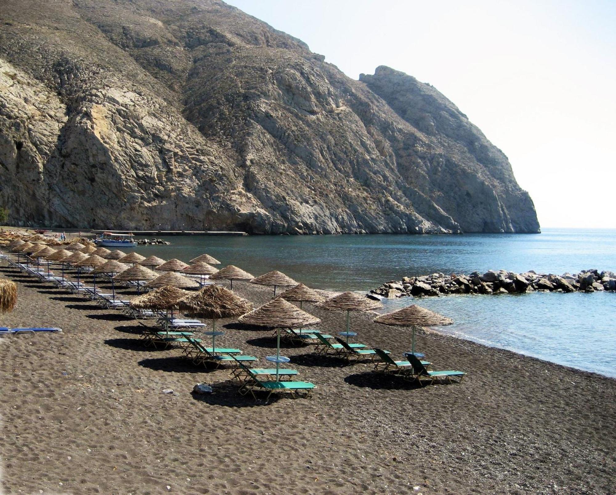 Located By The Sea One Beachfront Private Captain Lazaros Pool Villa With Loft In 750Sqm Spacious Private Plot-Jacuzzi-Sunrelax-Furnished Terace-Gazebo-Private Parking,Sleep 3 Adults And 2 Children, Just Steps From The Black Beach-Seaview Perissa (Santorini) Exterior foto