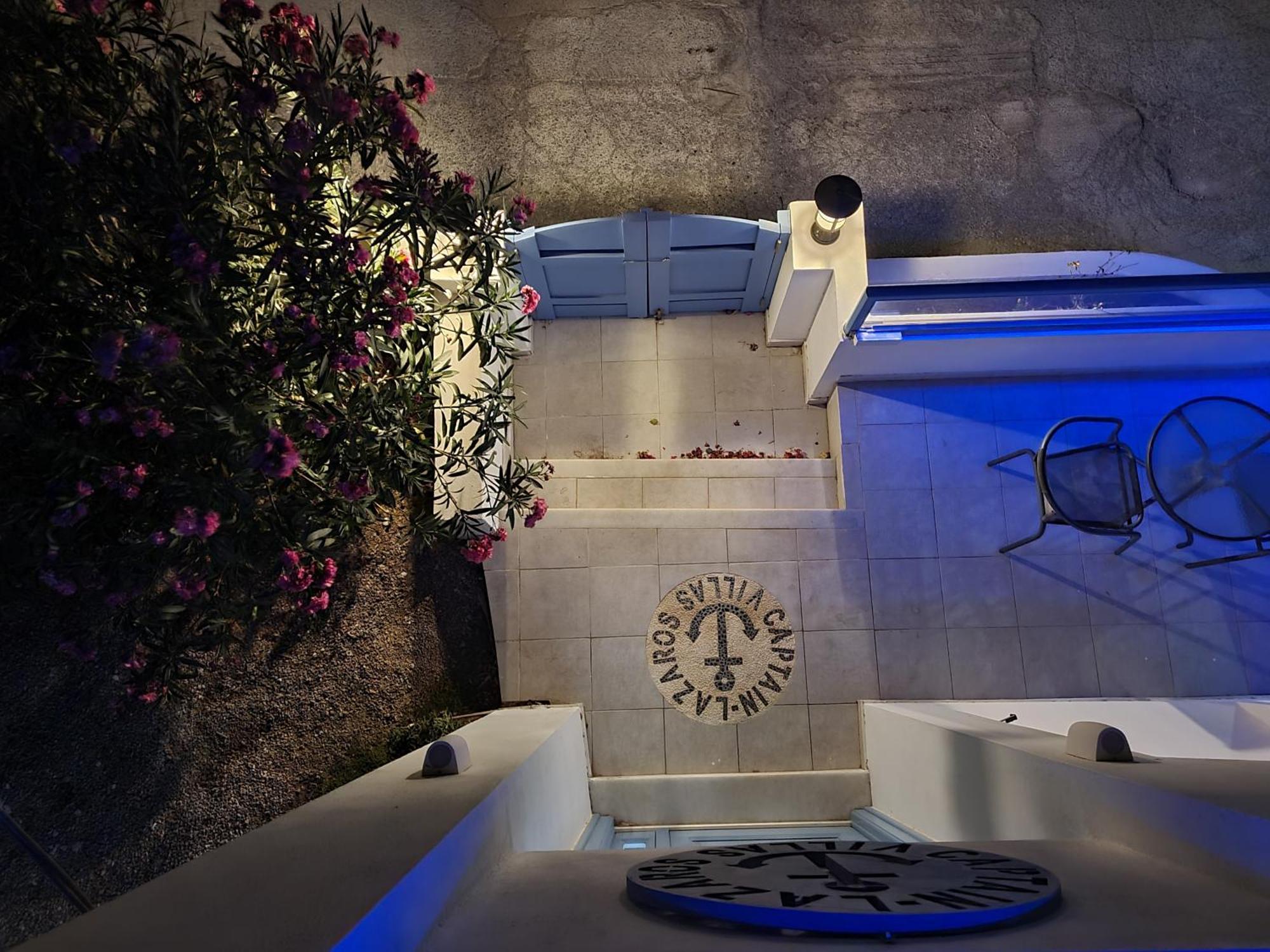 Located By The Sea One Beachfront Private Captain Lazaros Pool Villa With Loft In 750Sqm Spacious Private Plot-Jacuzzi-Sunrelax-Furnished Terace-Gazebo-Private Parking,Sleep 3 Adults And 2 Children, Just Steps From The Black Beach-Seaview Perissa (Santorini) Exterior foto