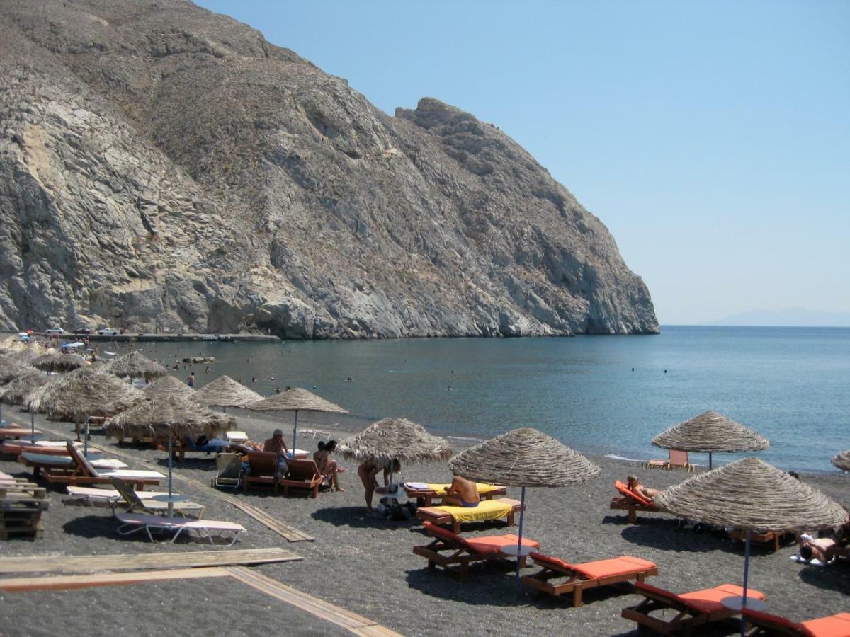 Located By The Sea One Beachfront Private Captain Lazaros Pool Villa With Loft In 750Sqm Spacious Private Plot-Jacuzzi-Sunrelax-Furnished Terace-Gazebo-Private Parking,Sleep 3 Adults And 2 Children, Just Steps From The Black Beach-Seaview Perissa (Santorini) Exterior foto