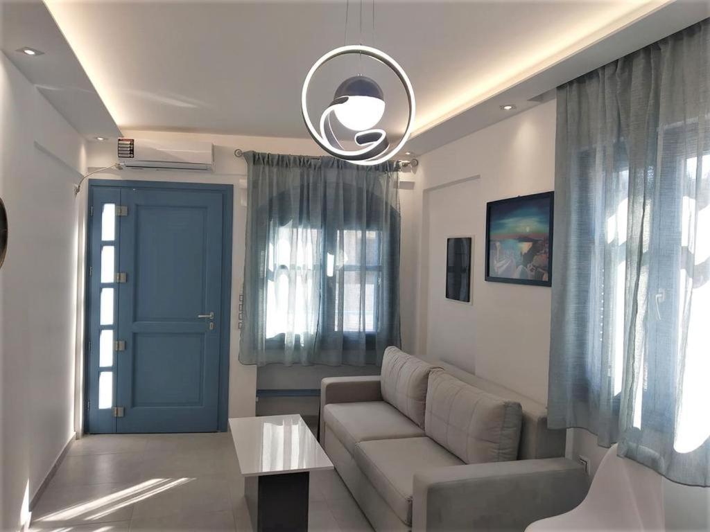 Located By The Sea One Beachfront Private Captain Lazaros Pool Villa With Loft In 750Sqm Spacious Private Plot-Jacuzzi-Sunrelax-Furnished Terace-Gazebo-Private Parking,Sleep 3 Adults And 2 Children, Just Steps From The Black Beach-Seaview Perissa (Santorini) Exterior foto
