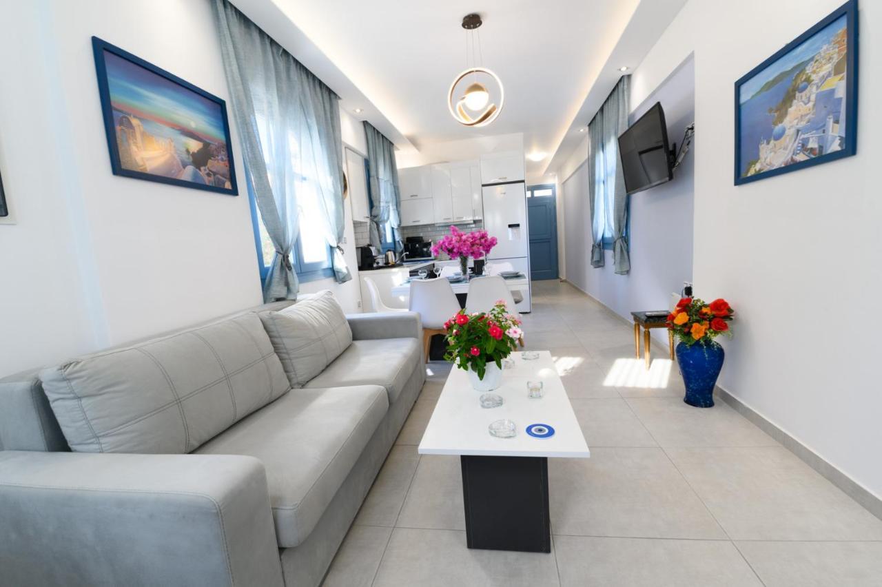 Located By The Sea One Beachfront Private Captain Lazaros Pool Villa With Loft In 750Sqm Spacious Private Plot-Jacuzzi-Sunrelax-Furnished Terace-Gazebo-Private Parking,Sleep 3 Adults And 2 Children, Just Steps From The Black Beach-Seaview Perissa (Santorini) Exterior foto